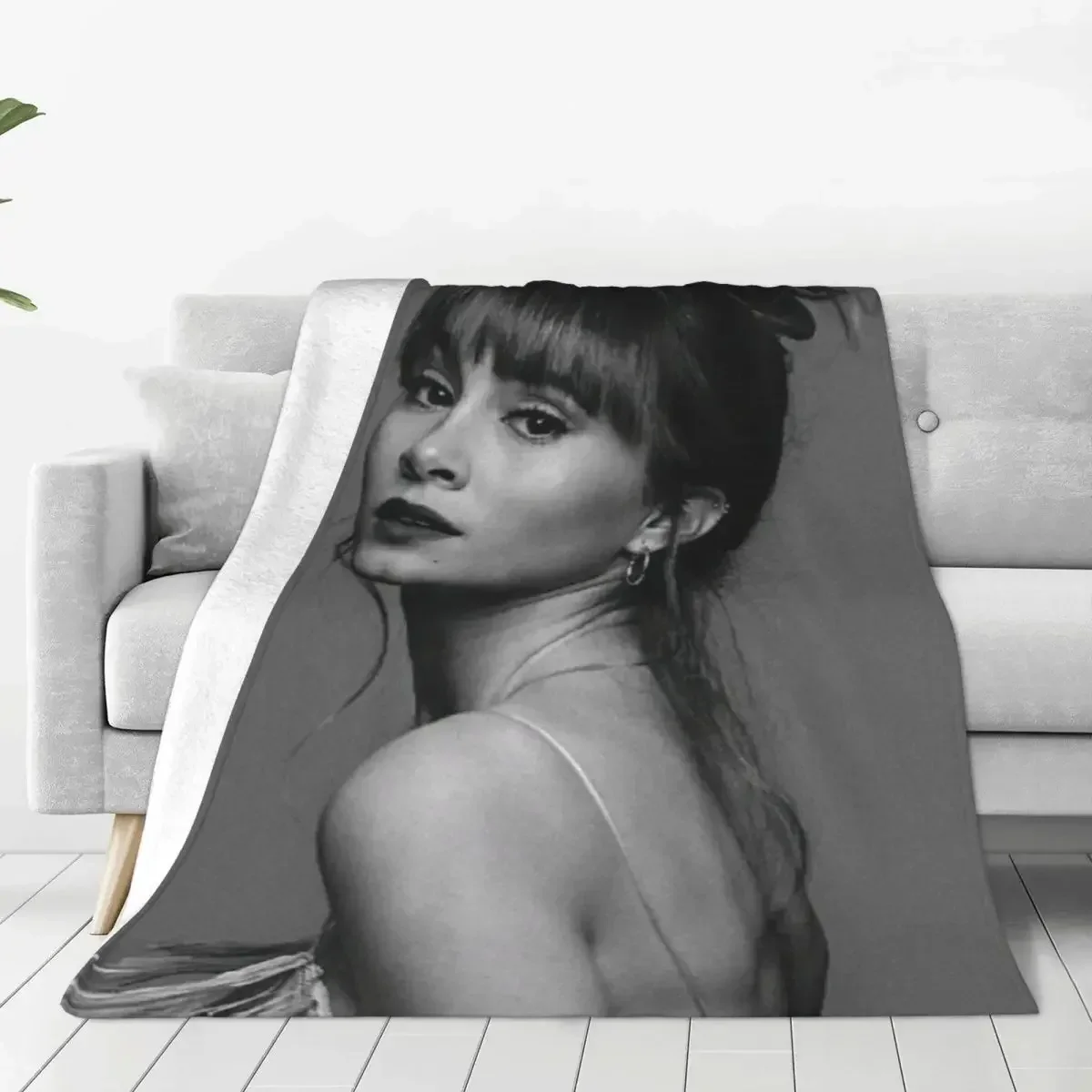 

A-Aitanas Flannel Blankets Quality Soft Durable Music Singer Throw Blanket Winter Travel Office Living Room Pattern Bedspread