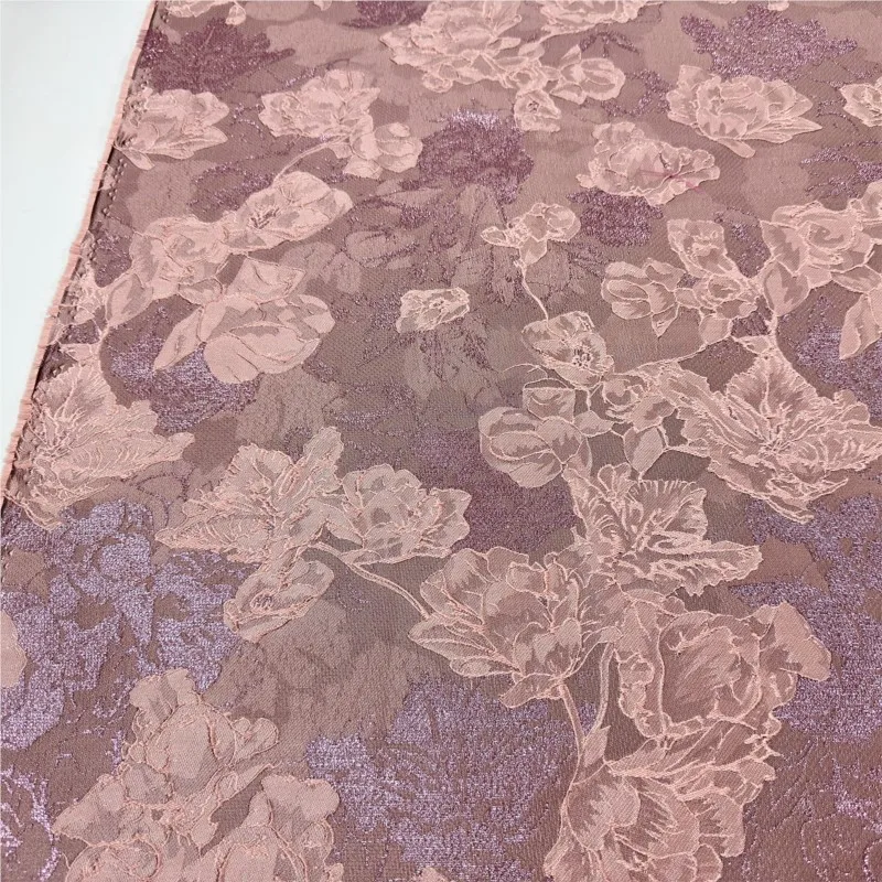 

The fabric of gold thread three-dimensional jacquard dress cheongsam and toasting is crisp