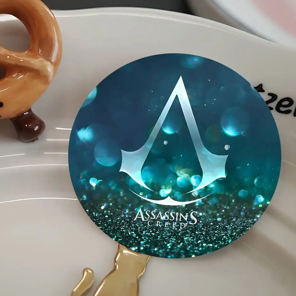 قاتل أنيمي CREEDS 58 مللي متر لطيف أنيمي الشكل أيقونة شارة اليدوية صفيح بروش لحقيبة الظهر الملابس الصدر حلية الهدايا