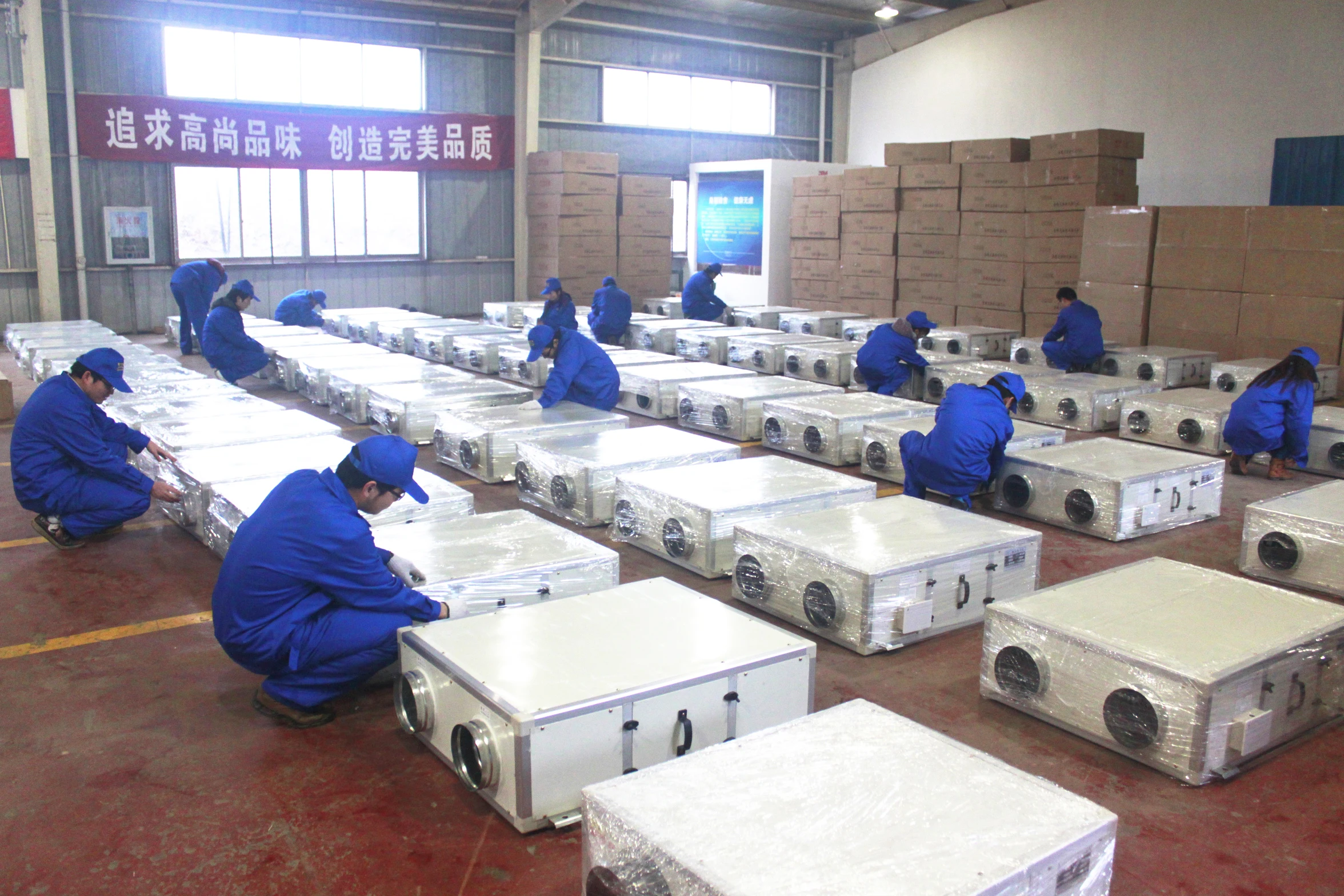 Kommerzielles Belüftungs-Komplettsystem mit 5000 m3/h Luftstrom. Geräuscharme Belüftung mit Frischluft-Hitzewiederherstellung