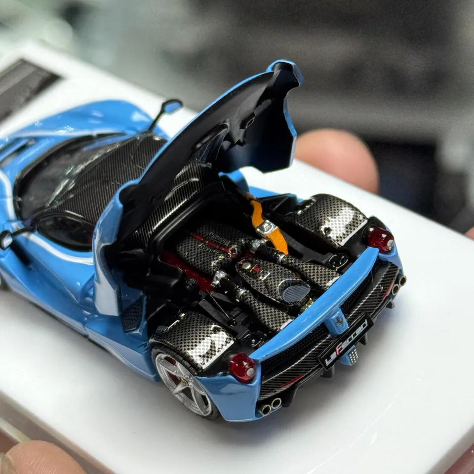 STREET BUSTER 1:64 Ferrari LaFerrari F150 Diecast Alloy Open Hood
