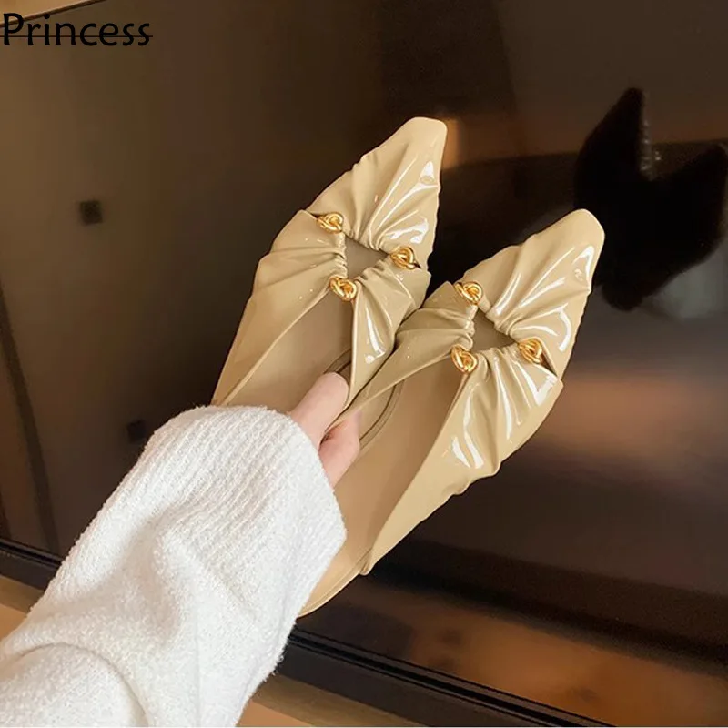 Grape Mom's 2024 Spring/Summer New Triangle Button Hollow Pointed Pleated Baotou Muller Half Slippers For Women's Outwear