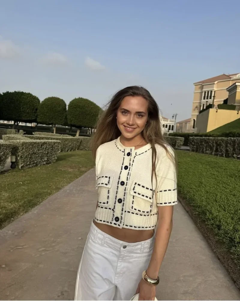 منتجات Pop Spring الجديدة المصنوعة يدويًا للنساء مع معطف سترة محبوكة بأكمام قصيرة ومزخرف بألوان متباينة وخيط #2