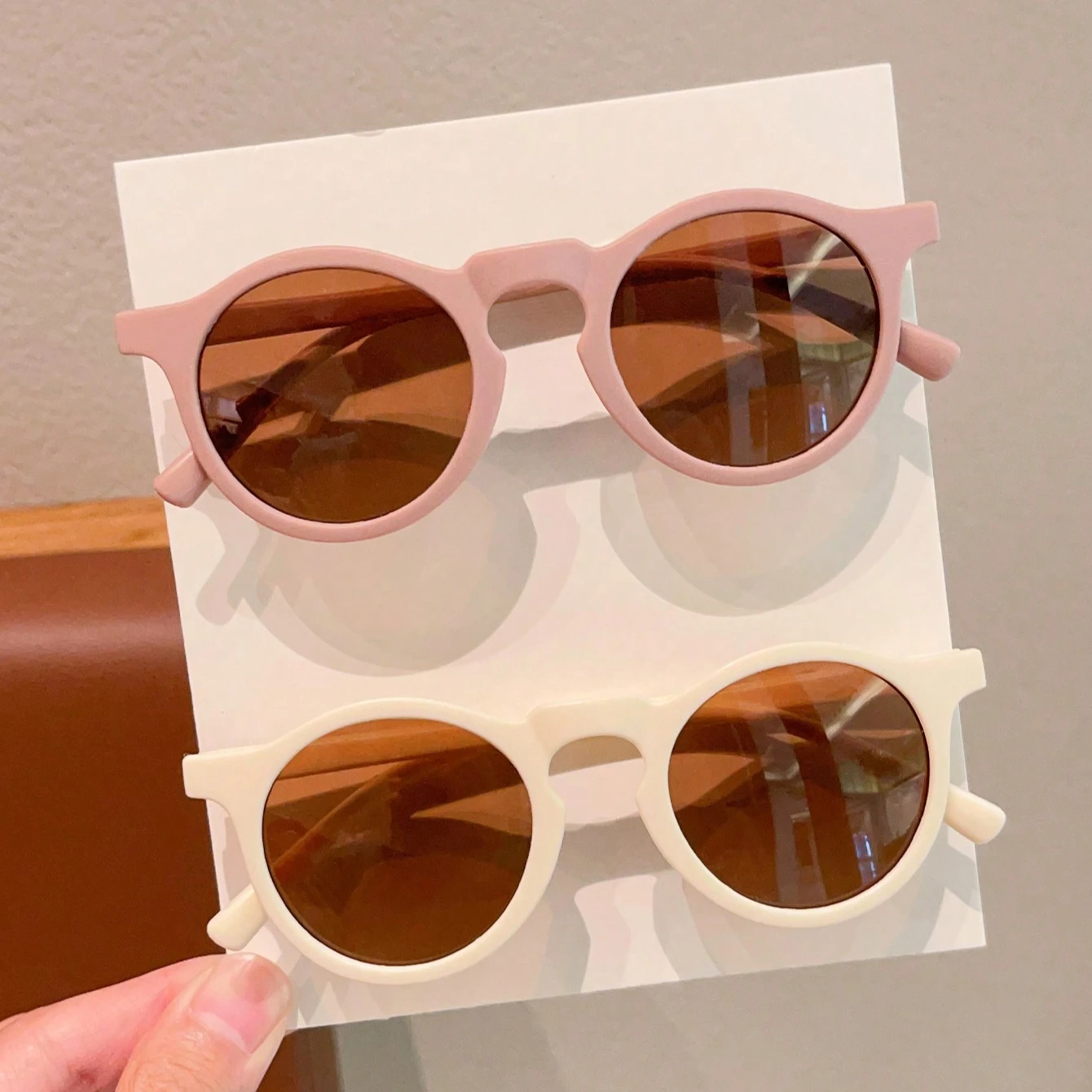 2 szt. Urocze, najnowsze, modne okulary w stylu vintage, nieregularne, okrągłe, chroniące oczy, klasyczne okulary dla dzieci, tylko zdjęcie produktu, brak wysyłki.