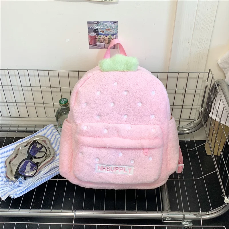 Plecaki damskie 2025 z pluszową słodką truskawką, klasyczne, jednokolorowe, hit sprzedaży, z wewnętrzną kieszenią na zamek, duża pojemność, torby szkolne.