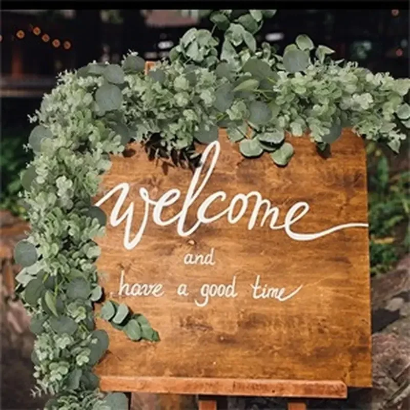 1 Stück künstliche Eukalyptusblätter, grüne Girlande, künstliche Pflanzen, Frühlingsreben mit weißen Blumen, Beeren für Hochzeit, Zuhause, Party, Deko – Detail 12