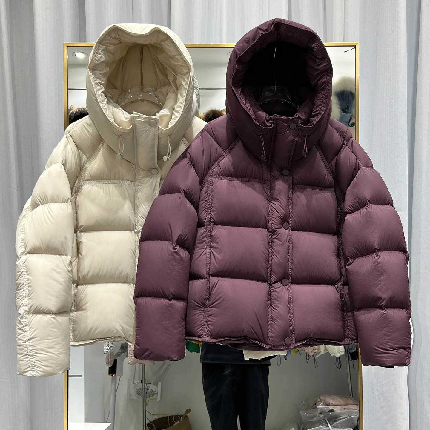 2026 شتاء جديد سترة منتفخة الأبيض بطة أسفل سترة المرأة قصيرة سميكة سحابة معطف فضفاض 90 الأبيض بطة أسفل مقنعين معطف الخبز