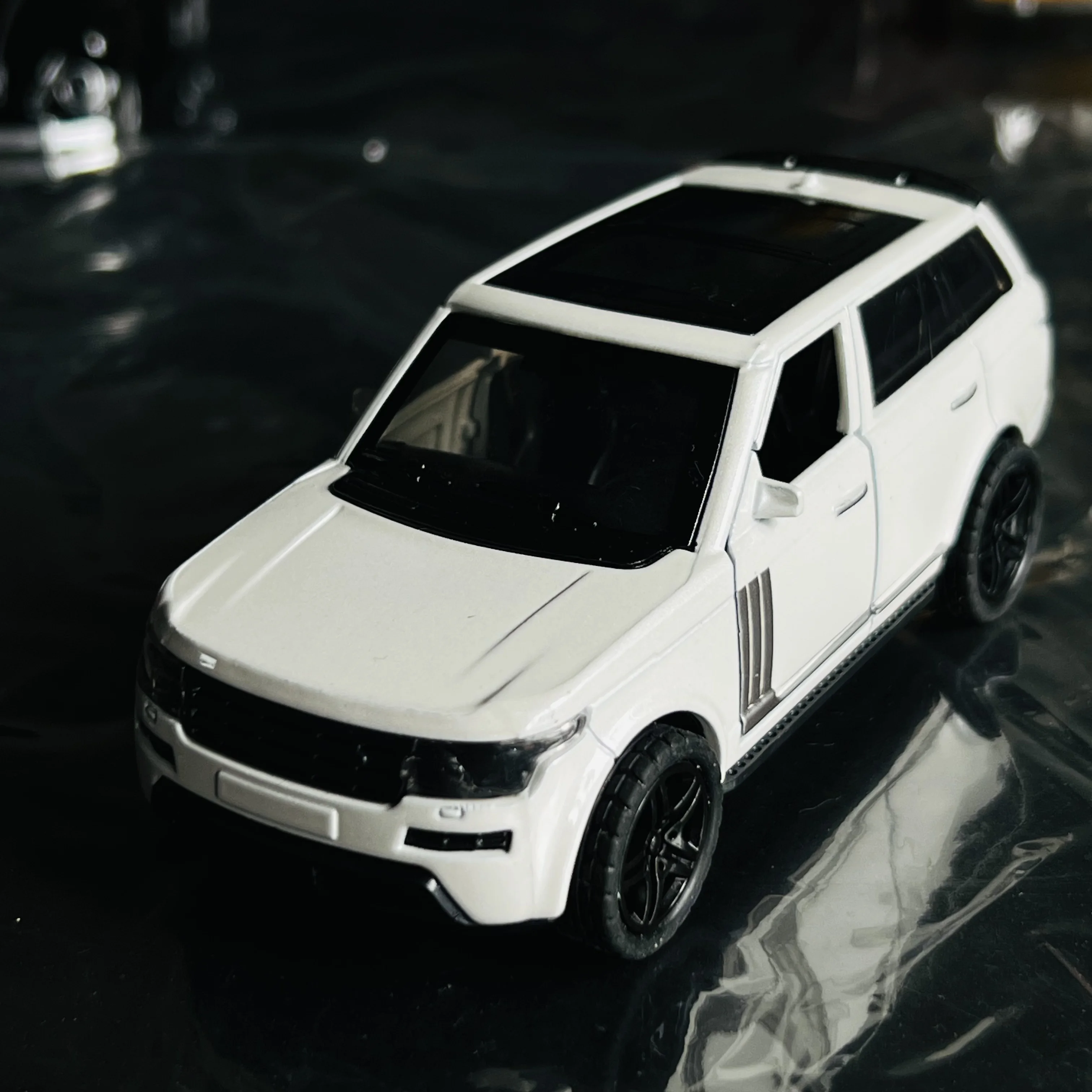 Simulation alloy off-road car model with door opening, children's toy car, boys' cake decoration