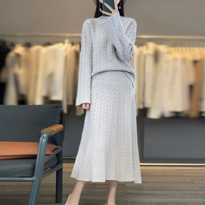 

Женский костюм из 100% шерсти: элегантный свитер с круглым вырезом и узором косы, юбка средней длины, вязаный комплект из двух предметов для весны и осени