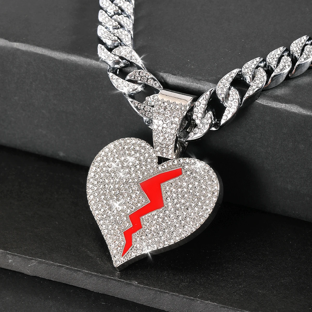 Men Hip Hop Jewelry Alloy New Design Rhinestone Broken Heart Pendant Necklace for Gift