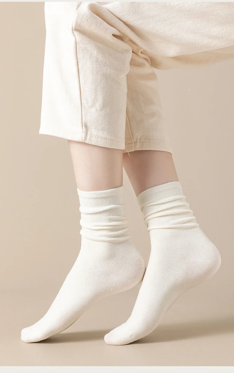 5-Paar-Set Baumwollsocken, mittlere Röhre, gestrickt, locker, lang, weich, einfarbig, Crew, Freizeitsocke, Schwarz, Weiß, atmungsaktiv, Frühling und Herbst – Detail 5