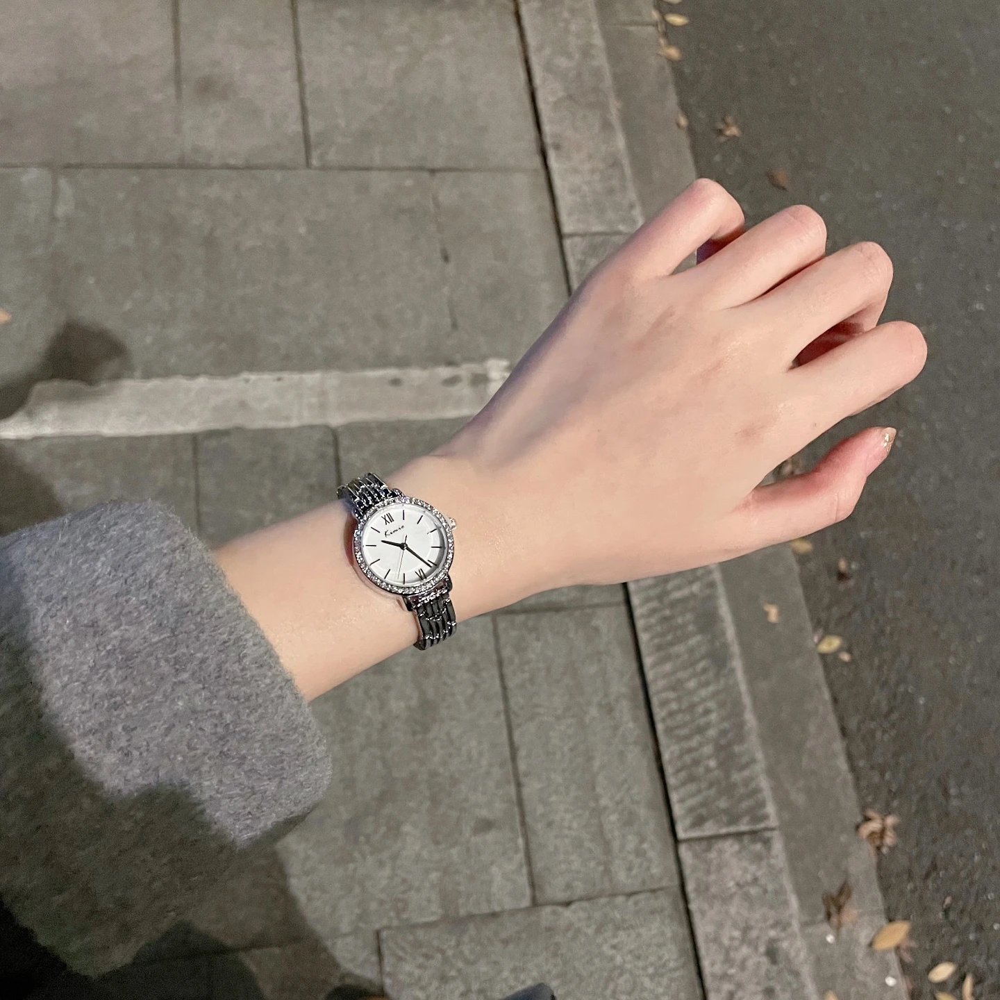 Orologio da donna squisito e piccolo stile Hepburn Orologio al quarzo da ragazza elegante e casual alla moda Orologio da regalo con braccialetto coordinato quotidiano