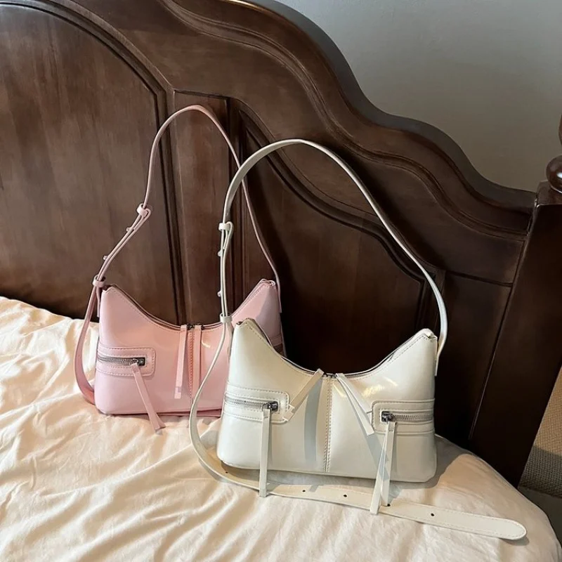 

Fashionable Women's Handbag Crafted From Fine Leather Boasting Casual Simple Vintage And Trendy Daily Look ​