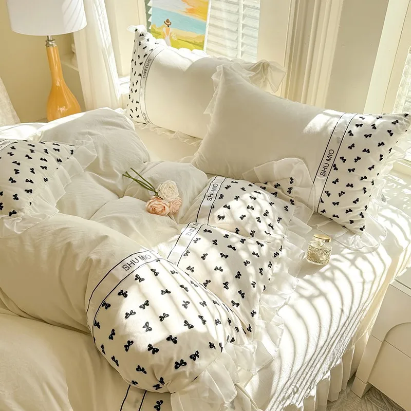

4Pcs Bedding Set Korean Princess-Style White Lace Duvet Cover Pillowcases And Ruffled Bed Skirt Couple Quilt King-Size Sheets