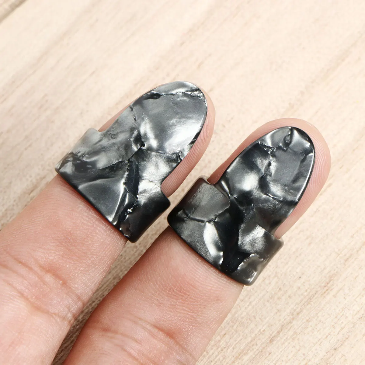 

4 pcs Guitar Picks Ultra Thin Durable Finger Thumb Nail Plectrum Metal Acoustic Bass Practice Standard Size Protect