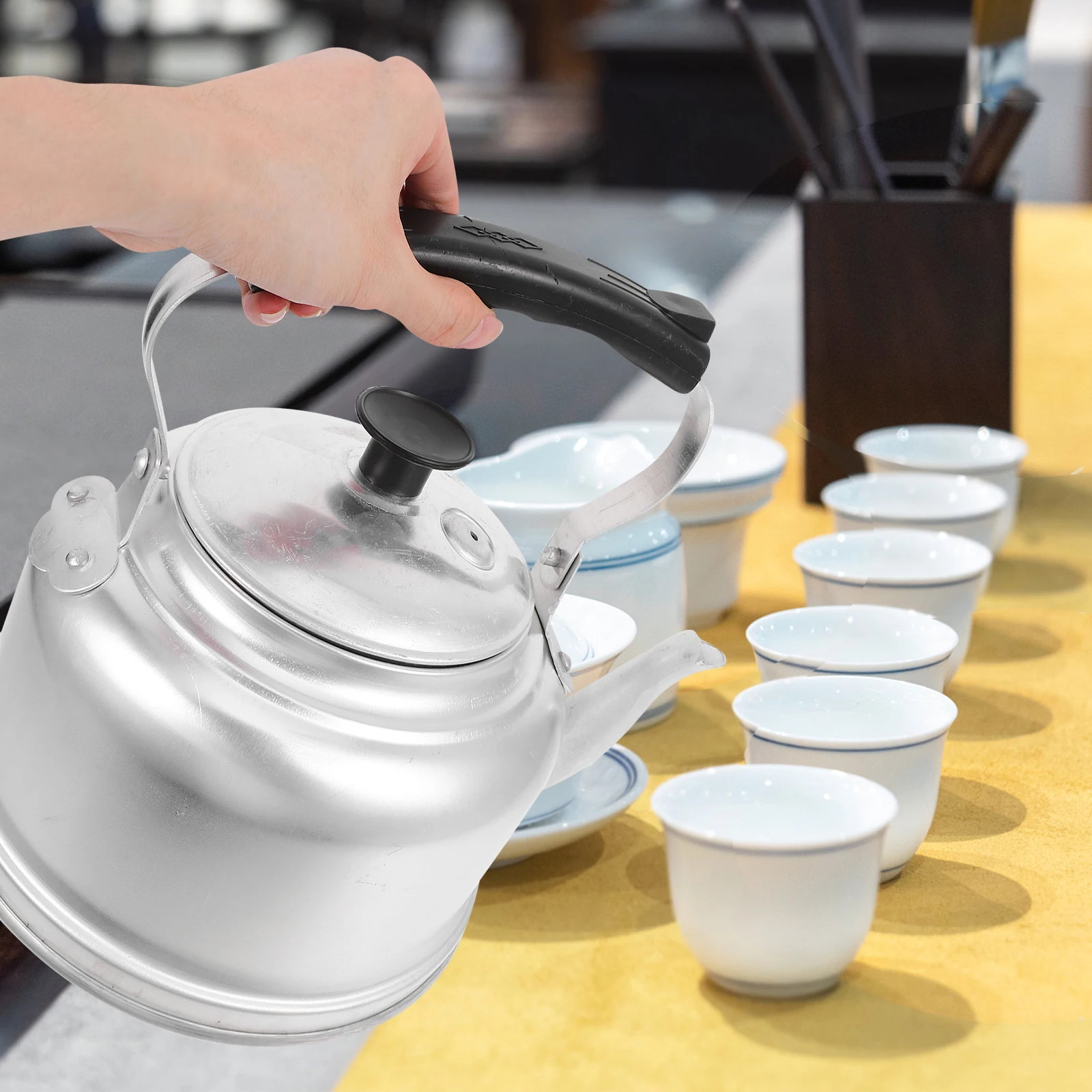 

Aluminum Kettle 22cm 4L Stovetop Tea Kettle Wear Resistant Water Kitchen Home Supplies Daily Use Old Style Whistling