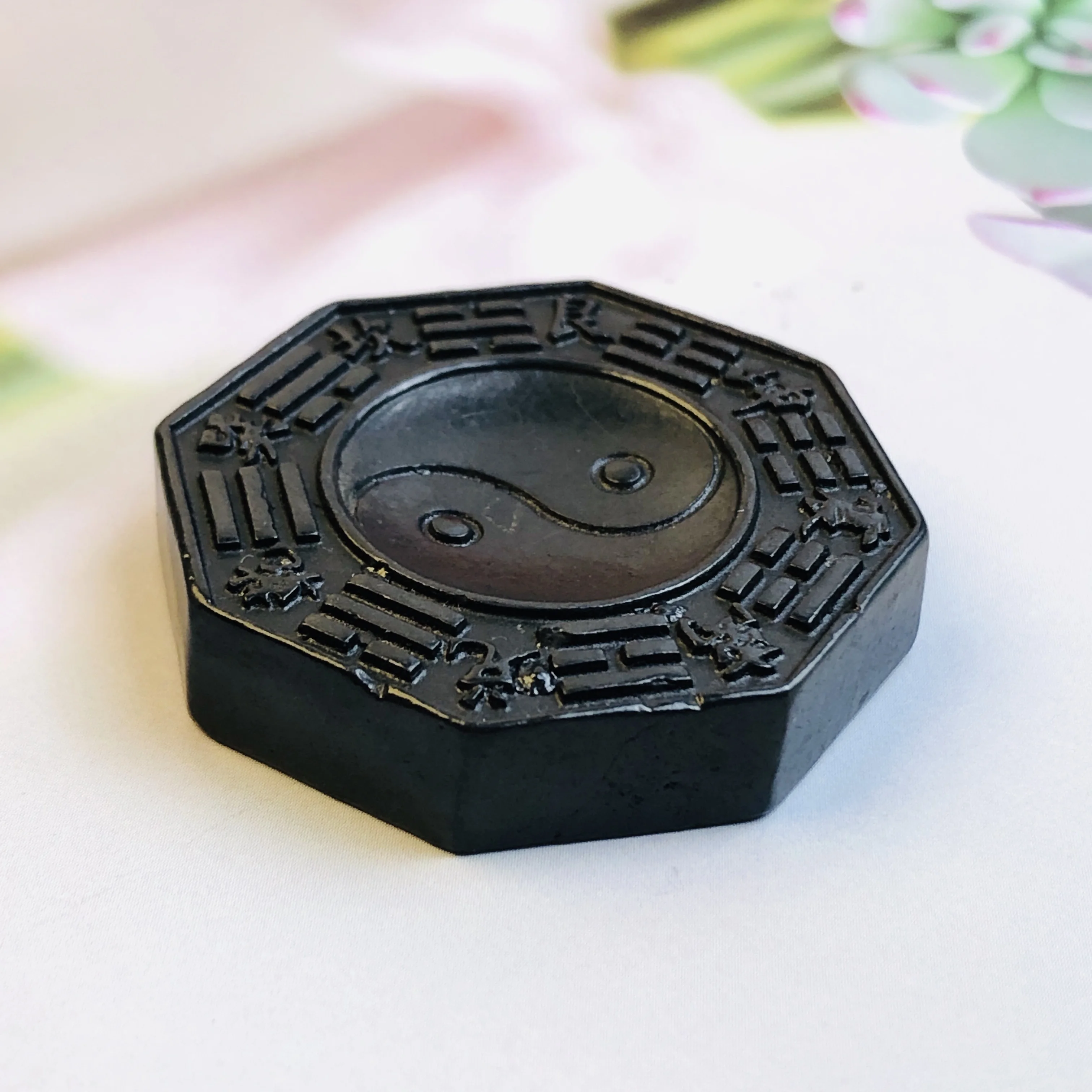 

Yin Yang Shungite Base - Octagonal Shungite Stand for Energy Balance and Feng Shui Protection