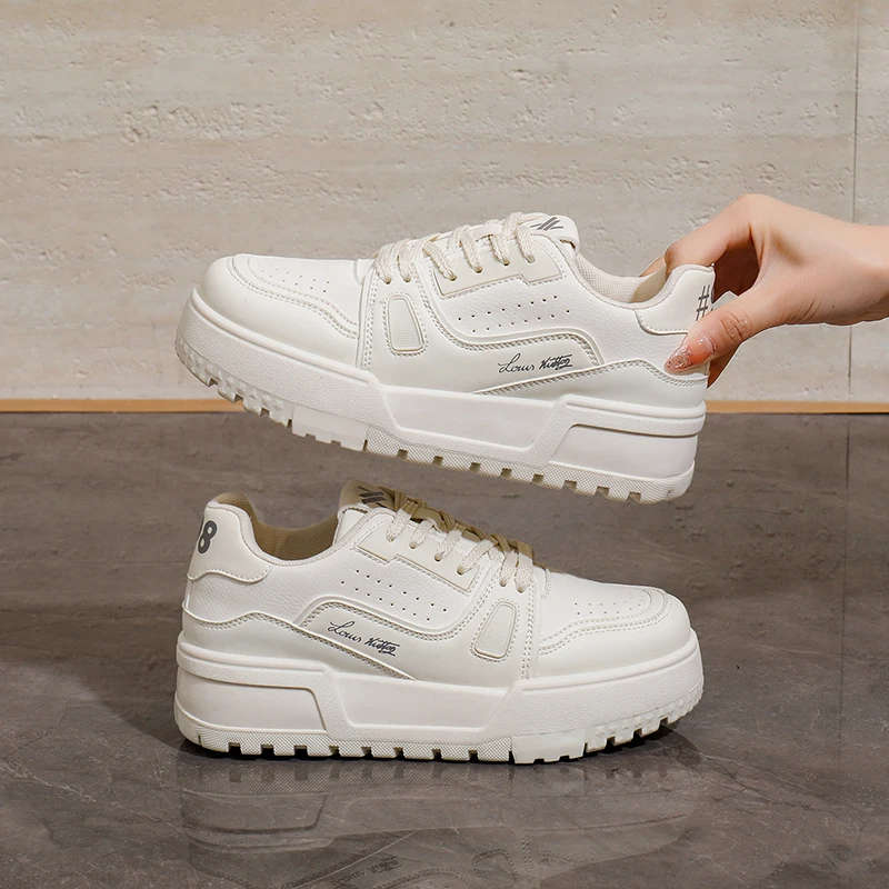 شانغ شي حذاء أبيض صغير سوليد سميك للنساء 2025 ربيع وصيف جديد عالي الجمال متعدد الاستخدامات الارتفاع زيادة أحذية المجلس