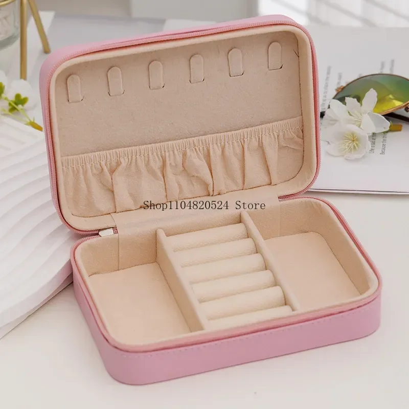 

Fashion Women's Portable Travel Jewelry Box - Compact Jewelry Display Case for On-the-Go Stylish Storage