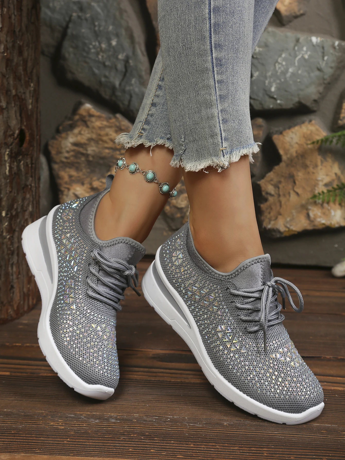 Glänzende Damenschuhe mit unsichtbaren, höhenvergrößernden und stoßdämpfenden Sohlen – die perfekte Wahl für Partys – Detail 22