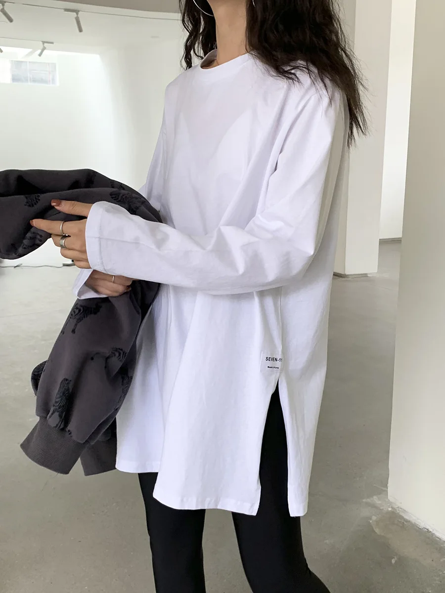 Damen-T-Shirt im koreanischen Stil, mit Rundhalsausschnitt, langen Ärmeln, lockerer Passform, mittellanger Länge, seitlichem Schlitz, Basic-Design, Oversize-Schnitt, lässiges, schlichtes Oberteil, ideal als Unterhemd. – Detail 3