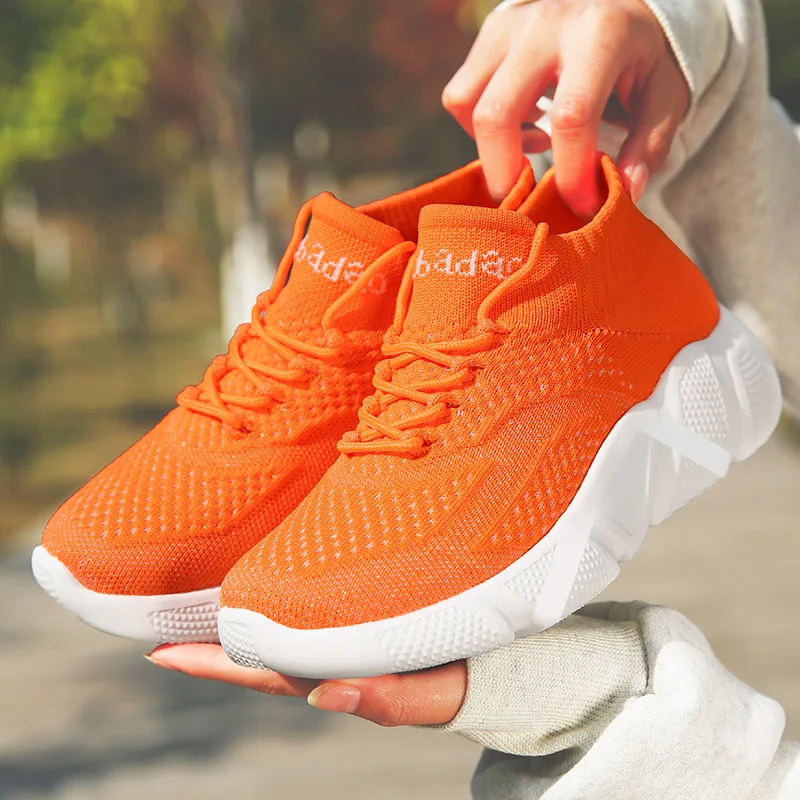 雄牛の風格漂う夏の通気性ダンスシューズ