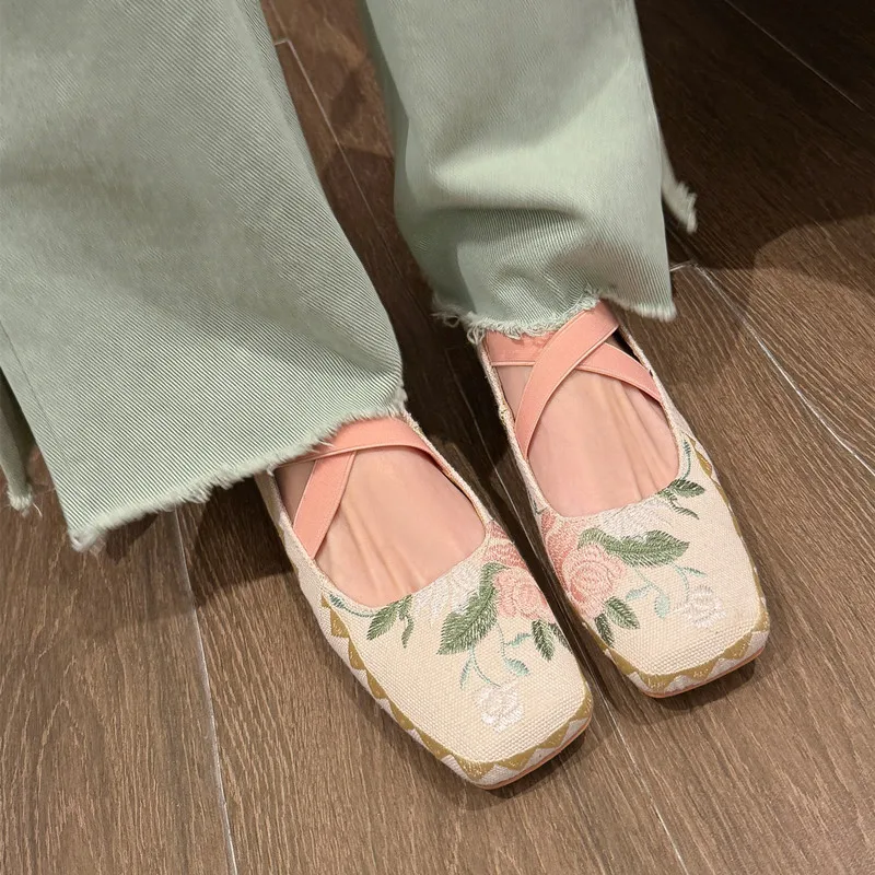 

Chinese style embroidered ballet shoes, spring new women's shoes, horse faced skirt shoes, fashion shoes, square toe shallow mou