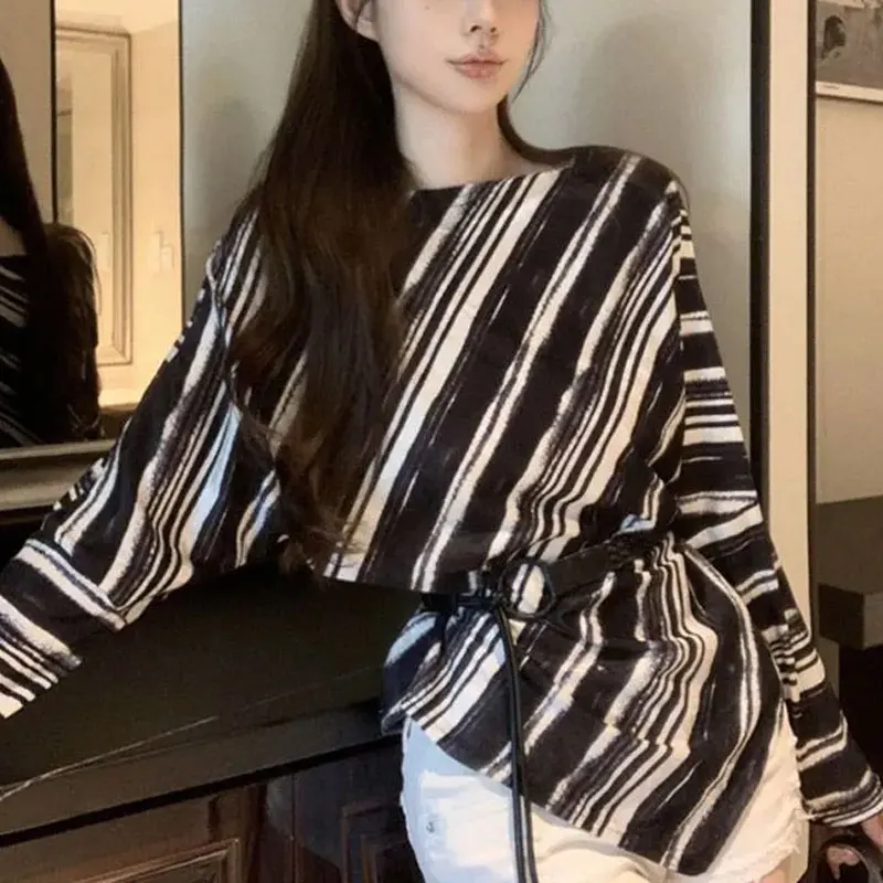 ألوان متباينة بلوفرات مخططة عتيقة للخريف ملابس نسائية برقبة مائلة هالة وشاحات أنيقة غير منتظمة تي شيرت #3