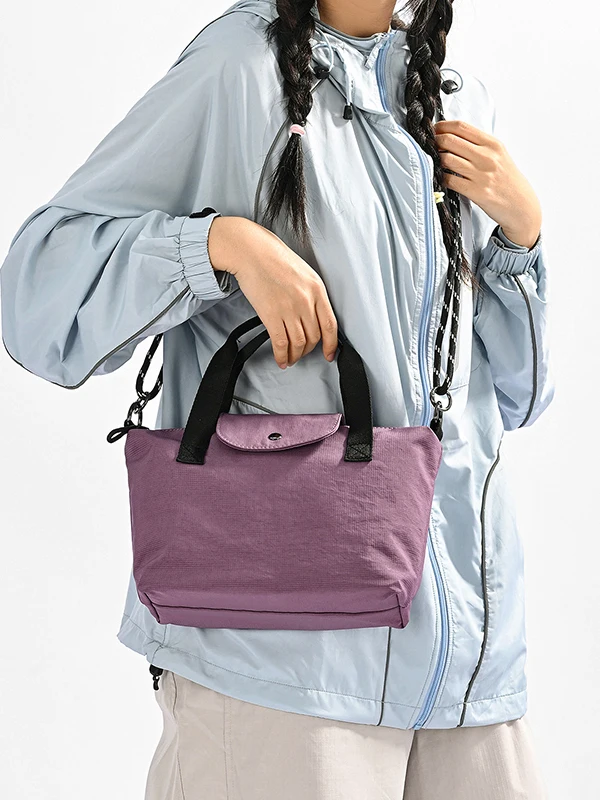 bolsa-de-ombro-feminina-casual-de-nylon-para-o-dia-a-dia-portatil-formato-dumpling-alca-Unica-destacavel-alca-macia-tama