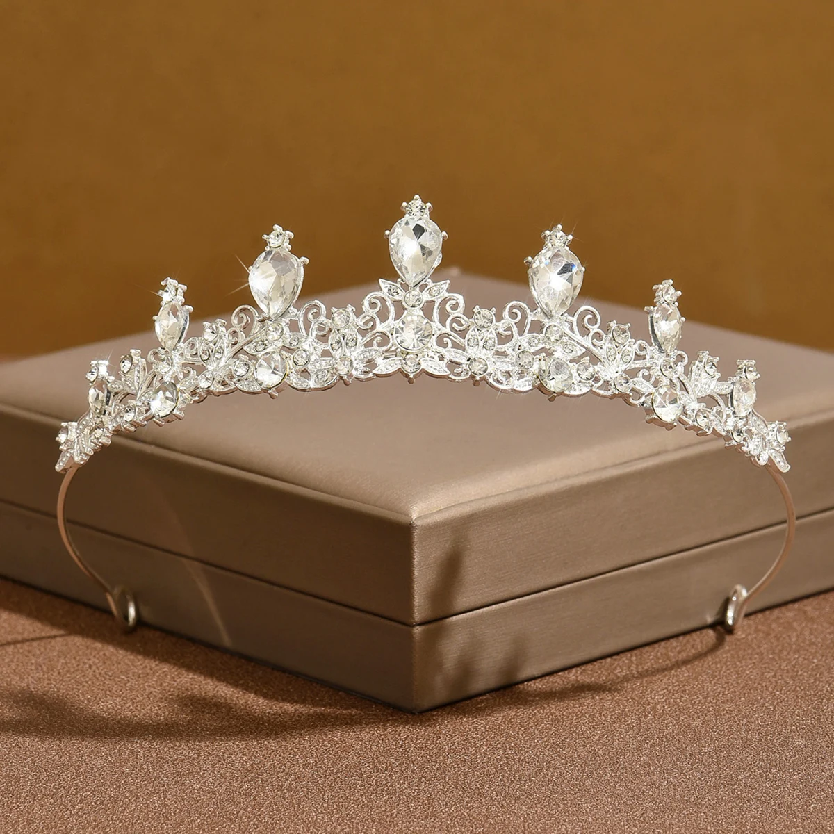 Ladies' design sense, light luxury style, gorgeous high-end sense, sparkling crown jewelry, bride's gorgeous crown