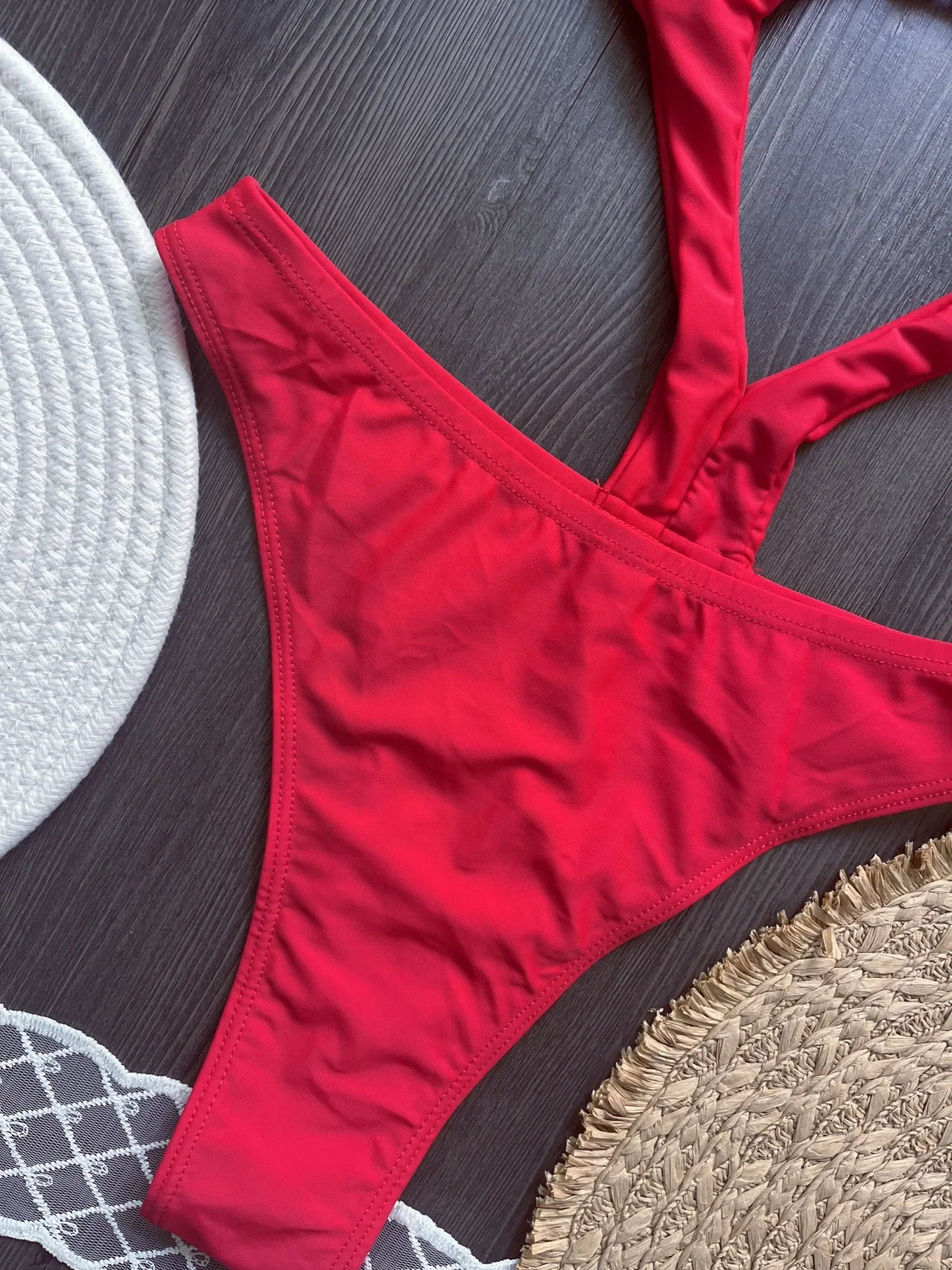 Costume da bagno intero sexy ritagliato Halter senza schienale Costumi da bagno donna Patchwork di perle Perizoma Costume da bagno Rosso Bianco Beachwear Monokini