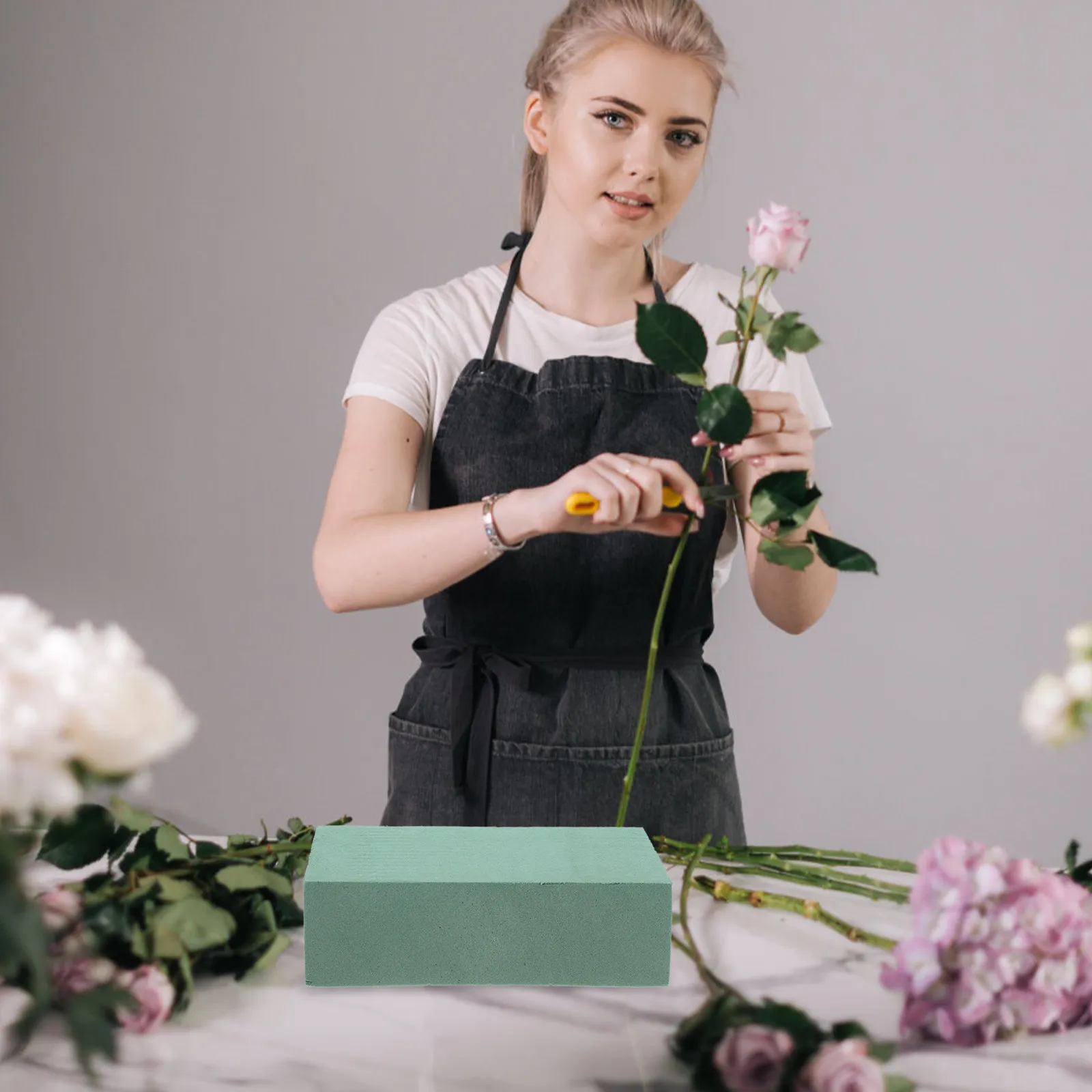

4Pcs Exquisite Craftsmanship Floral Foams Blocks Flower Arrangement Base Ideal for Wedding Events DIY Crafts Long Service Life