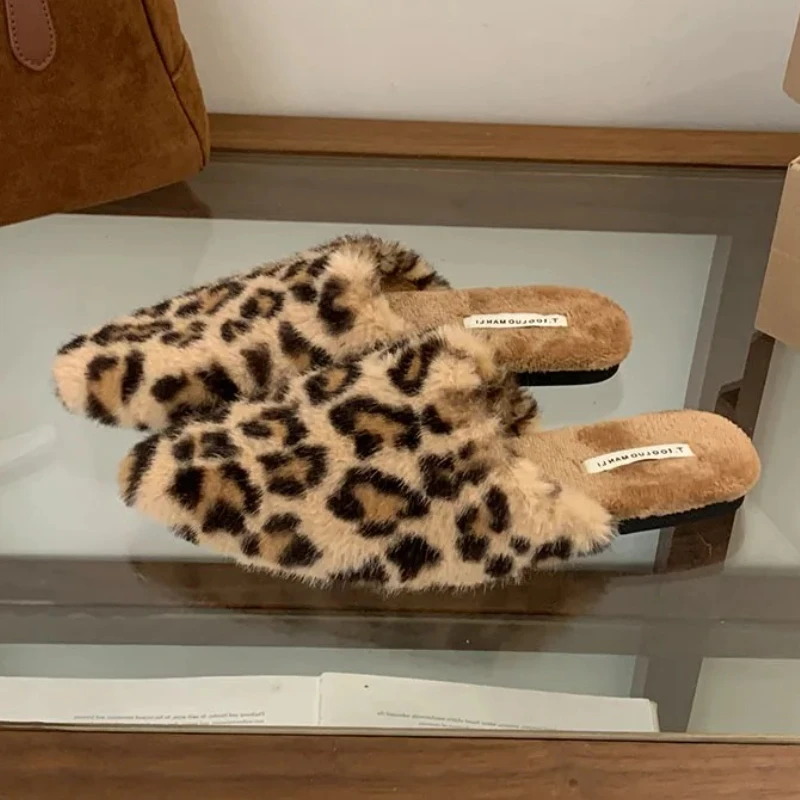 

Осенне-зимние короткие плюшевые теплые тапочки на плоской подошве, женские удобные сабо с леопардовым принтом, легкая нескользящая хлопковая обувь с острым носком