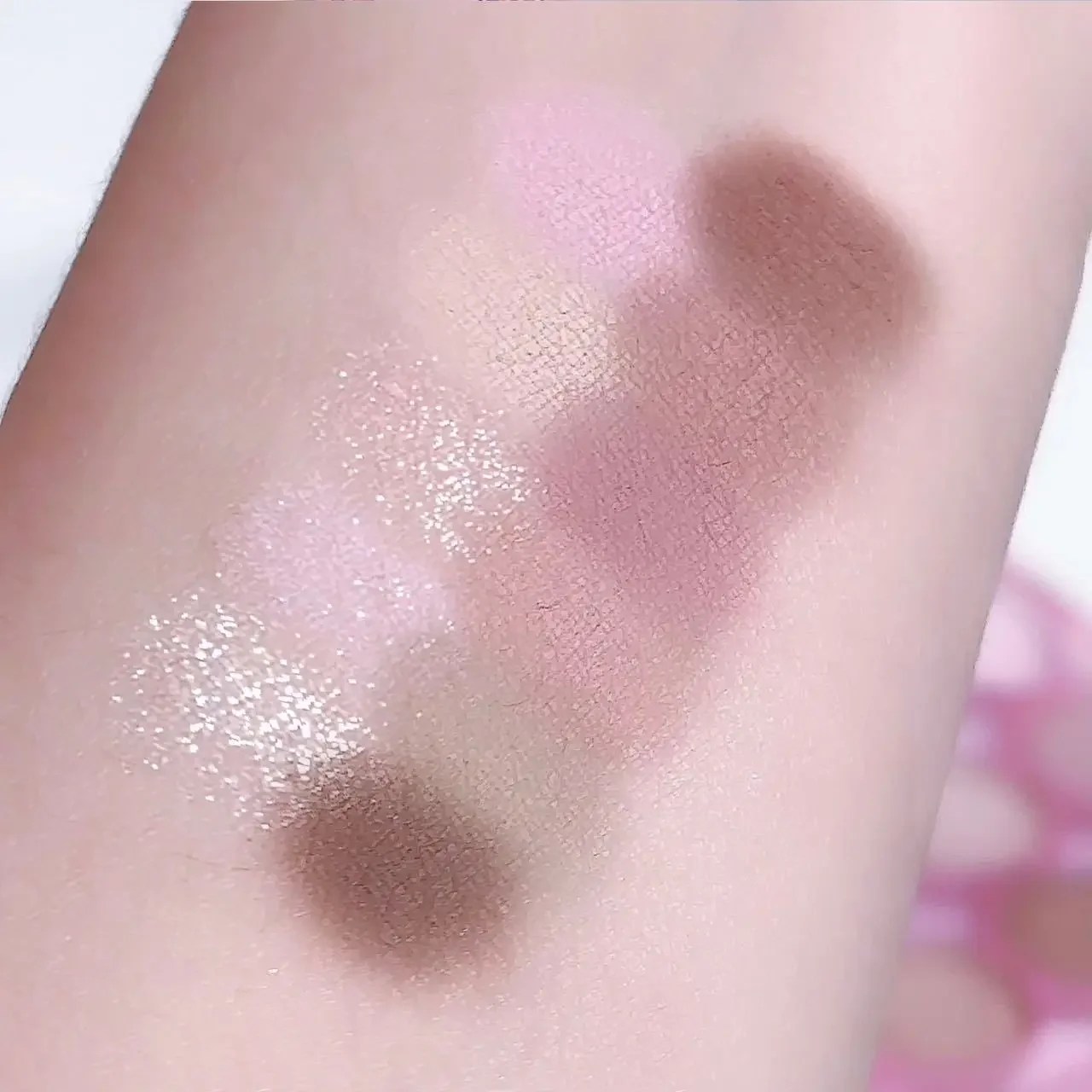 十二色アイシャドウパレット、自然な発色、繊細で滑らかなアイシャドウパレットを引き算する