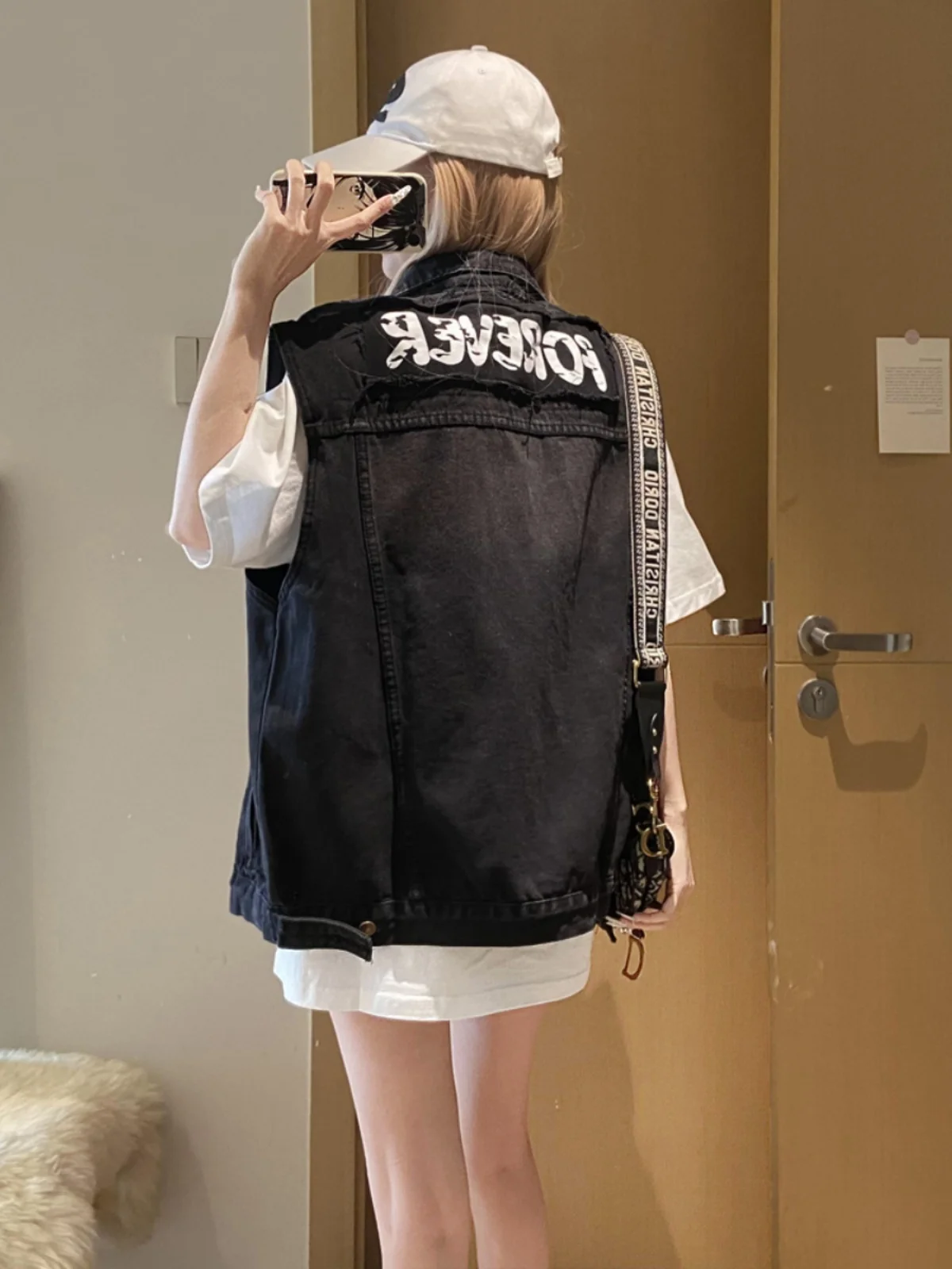 

Летний свободный женский джинсовый жилет больших размеров, весенне-осенняя верхняя одежда, модный брендовый жилет из смесового хлопка и полиэстера с воротником