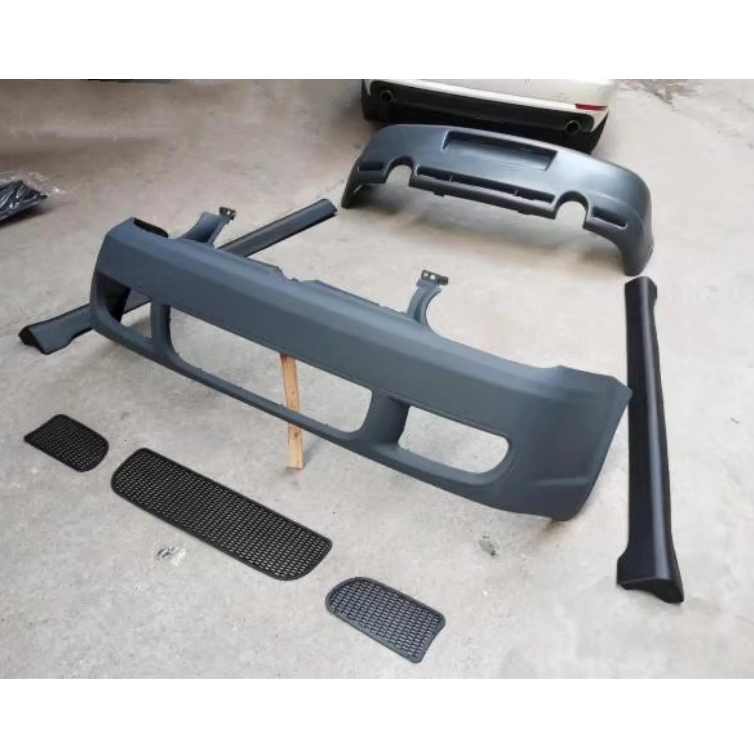 

Body Kit for Volkswagen vw Golf 4 04-08 modified R32 Style Surround Front bumper Rear bumper Side skirt Grille Car Accessories