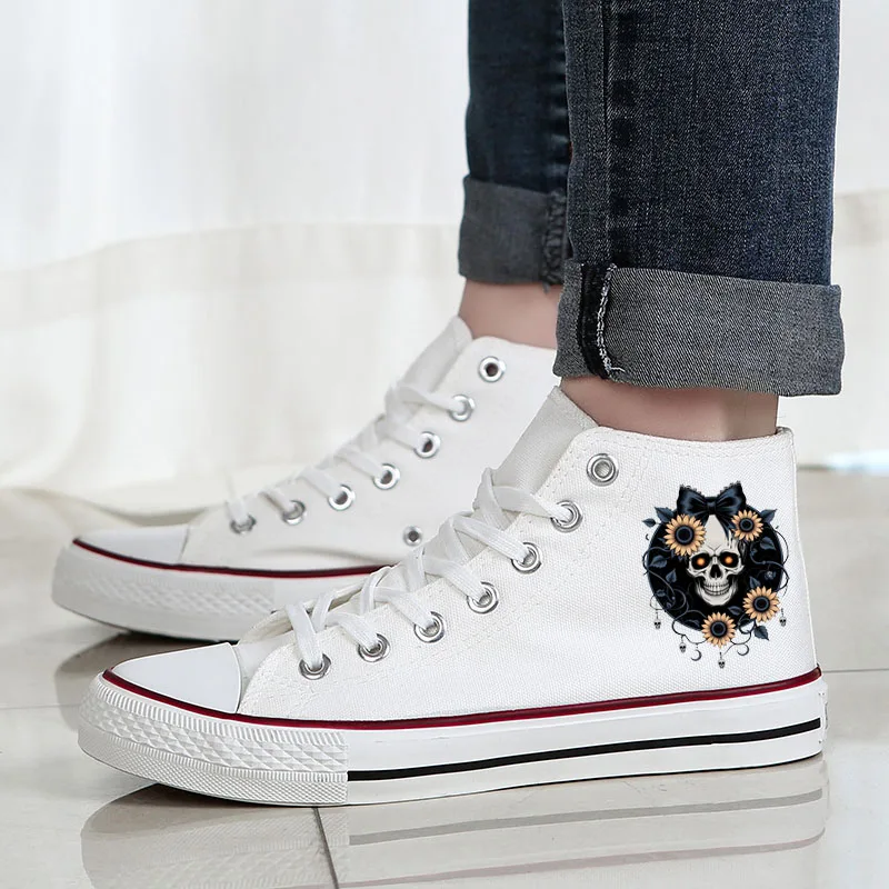 2025 Grils حذاء قماش HelloKitty دونالد ديزي داك المرأة حجم كبير منخفضة أعلى طالب زوجين رجل الشقق أحذية رجالي Tenis