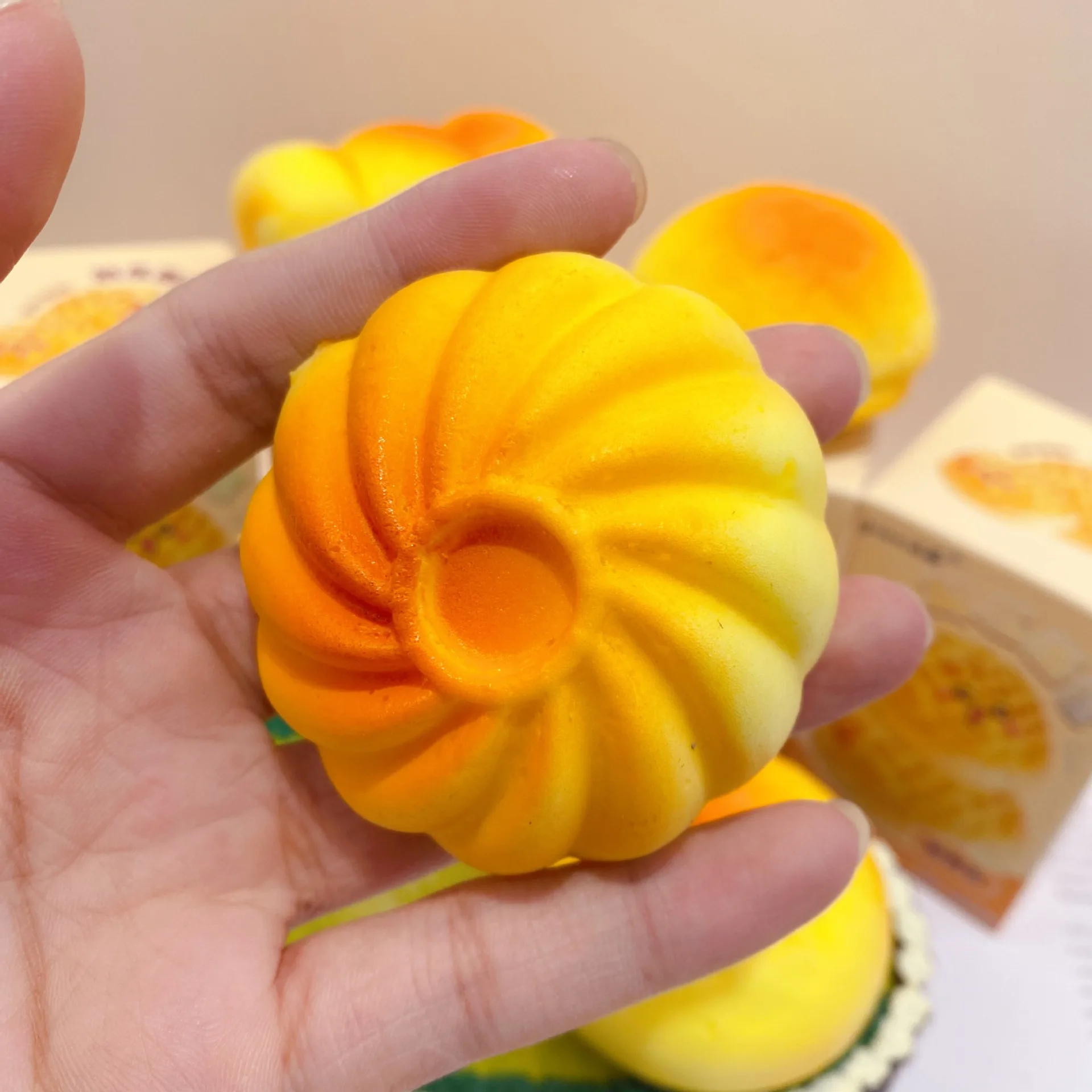 Popular thick toast pinch music slow rebound decompression toy simulation bread soft hand pinch vent artifact