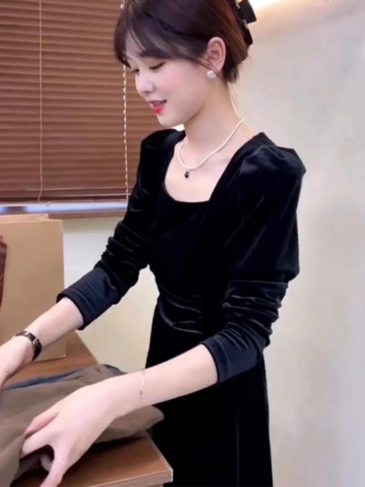 

Платье Hebe Style Little Black Dress, подарочное платье на день рождения, женское бархатное платье с завязками на талии, квадратным воротником и длинными рукавами для осени и зимы