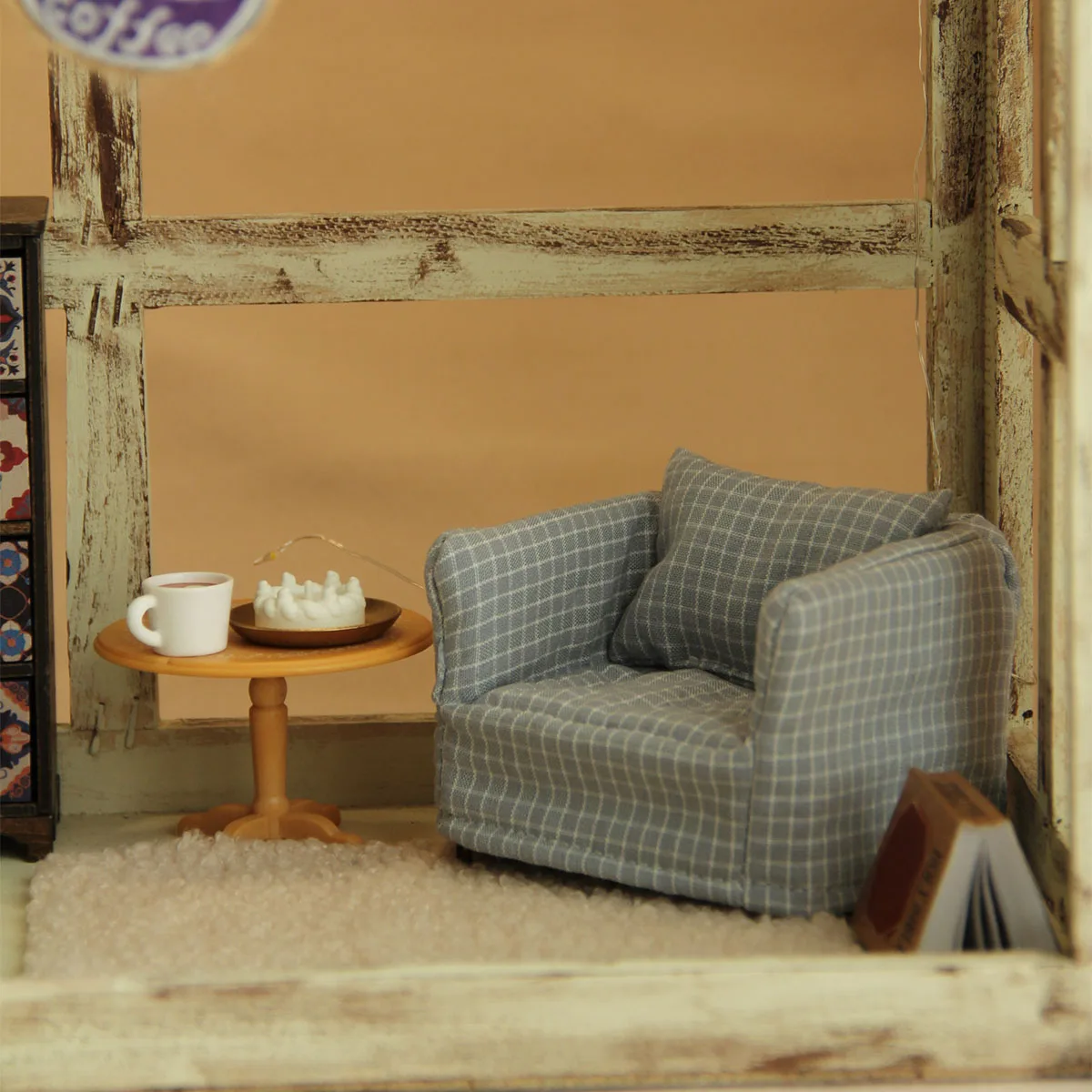 1:12 Miniature Realistic Furniture, Plaid Fabric Wooden Single Sofa, Suitable for Mini House Decoration