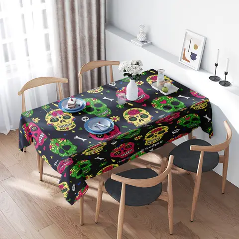 Tovaglia con teschi coloratiDecorazione perfetta per la festa di Halloween o la celebrazione del giorno dei morti Tessuto in poliestere nero da 60x84 pollici w