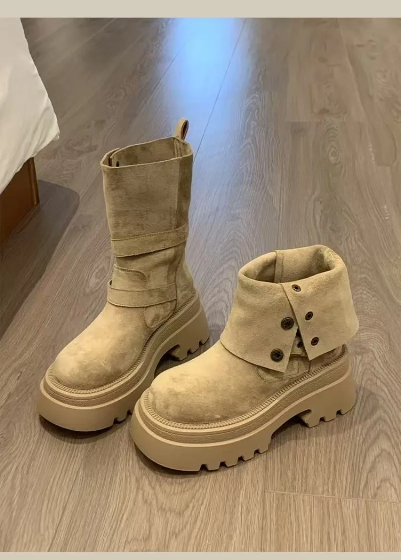 Neu eingetroffene Retro-Wildlederstiefel für Damen, kniehoch, mit klobiger Plateausohle, Motorradstiefel mit Schnallenriemen, schlank geschnitten, trendig und höhenvergrößernd – Detail 6