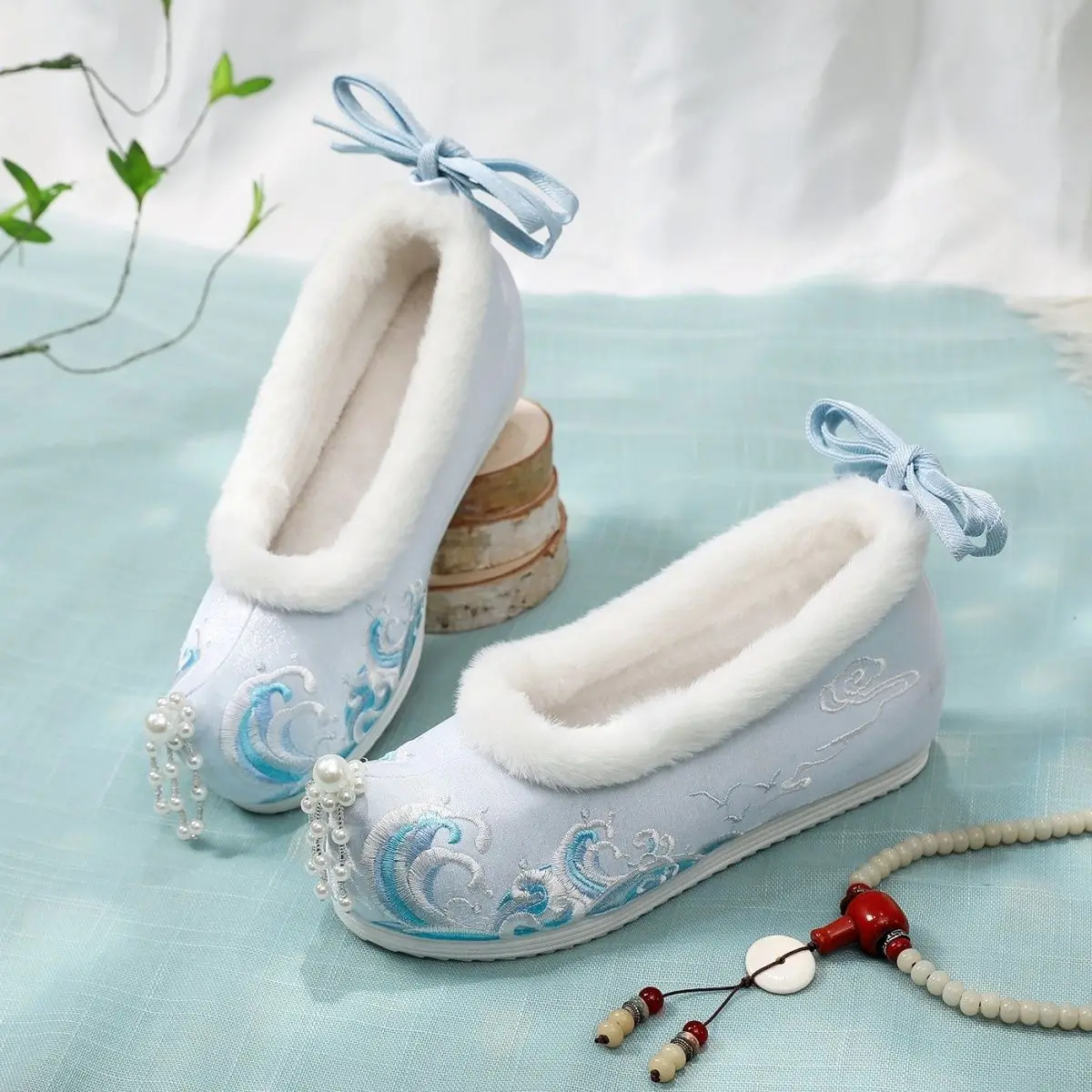 New Fleece Lined Hanfu Shoes Women Embroidered Height Increase Ancient Style Han Element Student Cloth Shoes