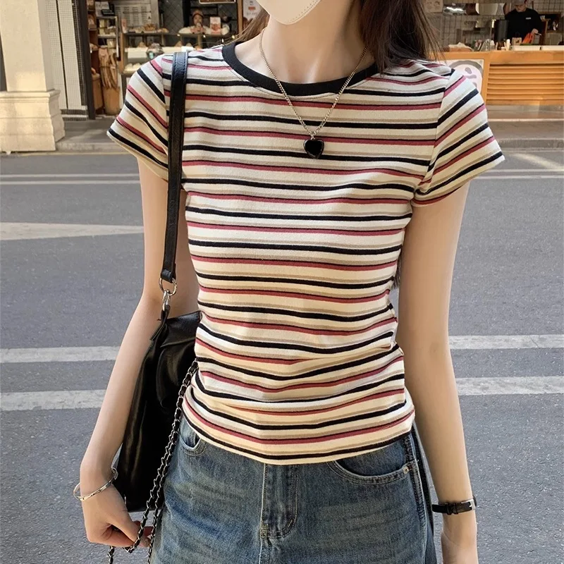 Lässiges gestreiftes Rundhals-T-Shirt für Damen, schmal geschnittener, gerippter Stoff, kurzärmliges Alltags-Oberteil im Y2K-Stil