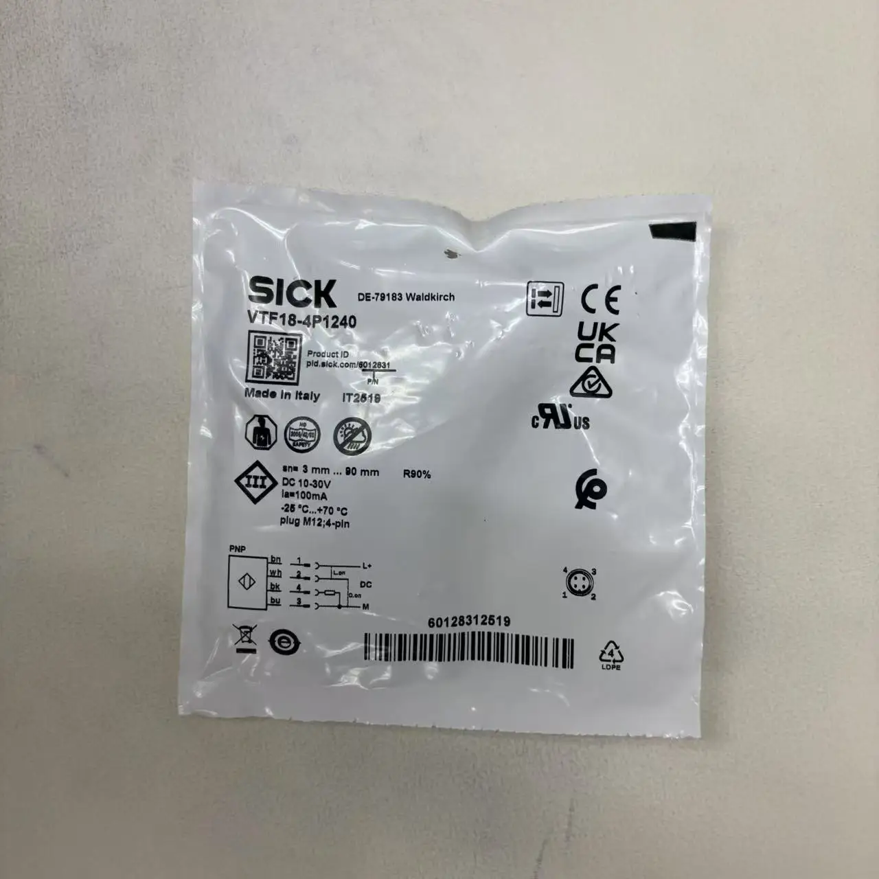 المريض العلامة التجارية الأصلية VTF18-4P1240 رقم الجزء. 6012831 أجهزة الاستشعار الكهروضوئية الجديدة في المخزون