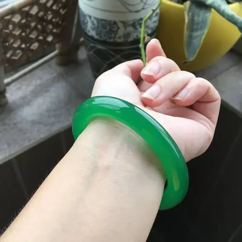 

Natural Emperor Green Jade Bracelet for Women Luxurious Rich Queen Princess Elegant Boutique Jewelry for Mother as a Noble Gift