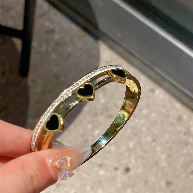 

Gold Color Bangle For Women Black Heart Design White Cubic Zircon Stone Fashion Jewelry Charm Accessories Bracelet Gift