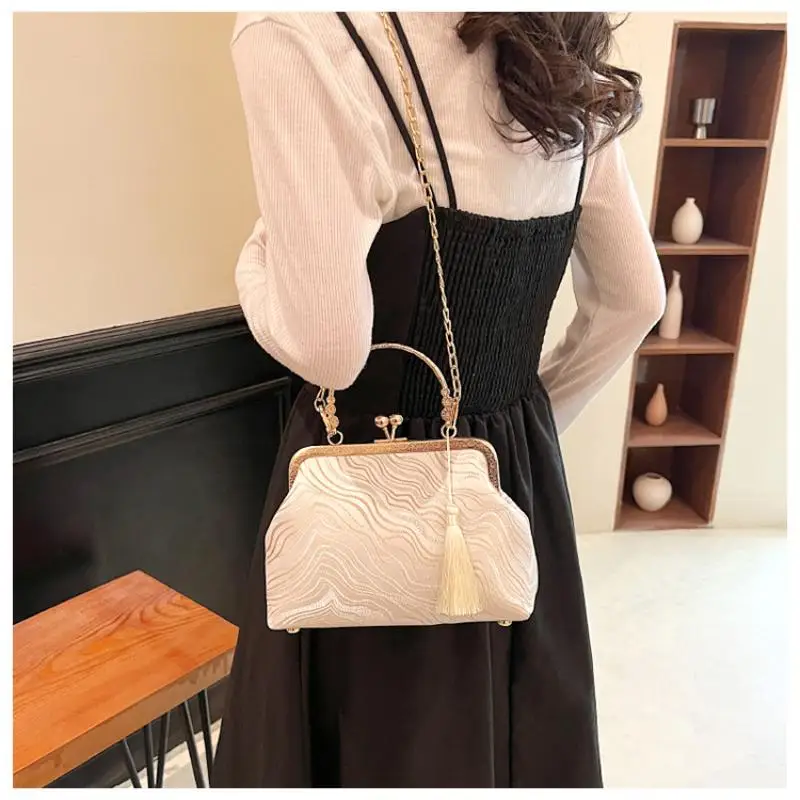 Vintage Embroidery Fringe Handbags Designer Women Evening Clutch Bag Luxury Clip Crossbody Shoulder Bag Purses Fashion Satchel