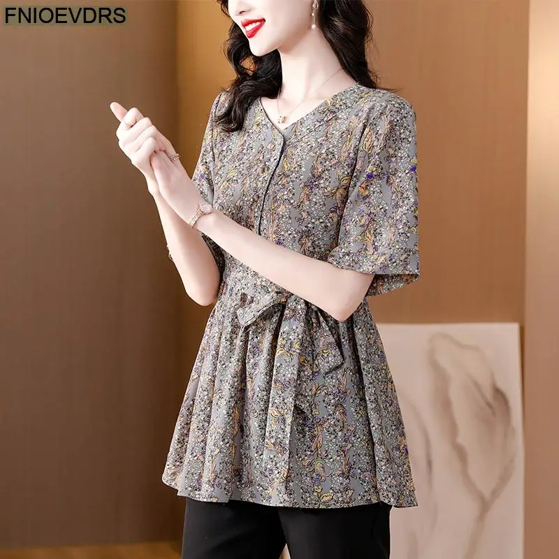 ملابس فضفاضة للنساء 2025 بلوزة صيفية بأكمام قصيرة ورقبة على شكل V باللون الأرجواني مُزينة بالزهور قمصان نسائية عتيقة تونك بيبلوم #4