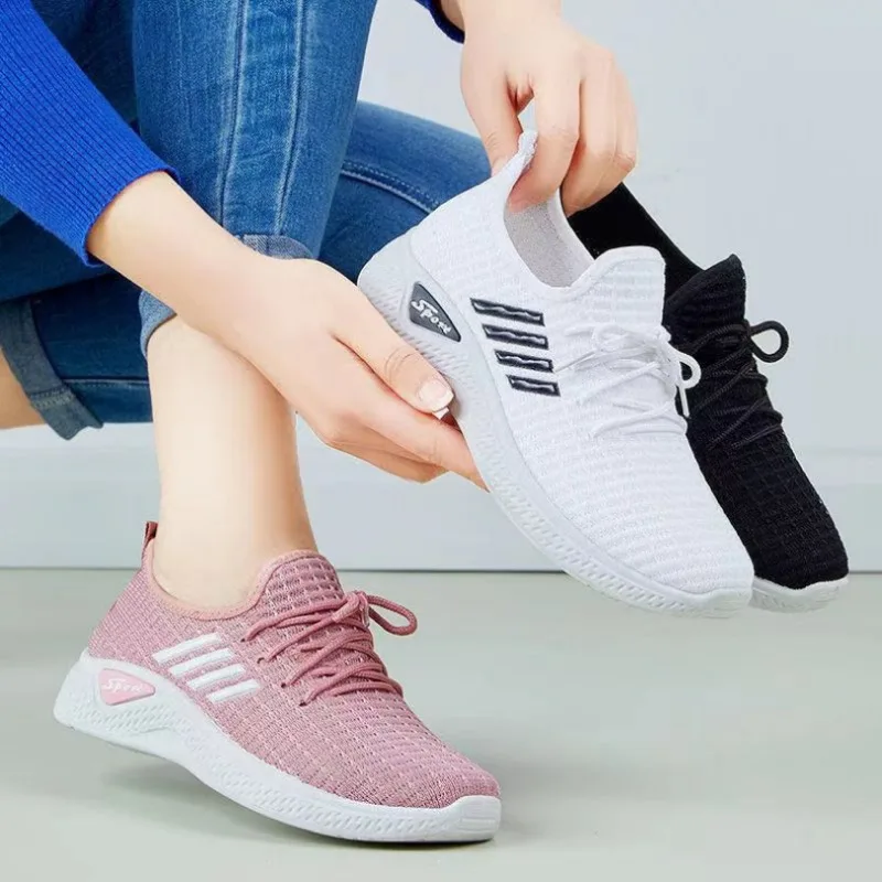 Trend ige Schuhe neue Fly-Knit-Sneakers Frühling und Sommer Soft Bottom Casual Mom Schuhe Mesh Low-Top-Running Studenten schuhe